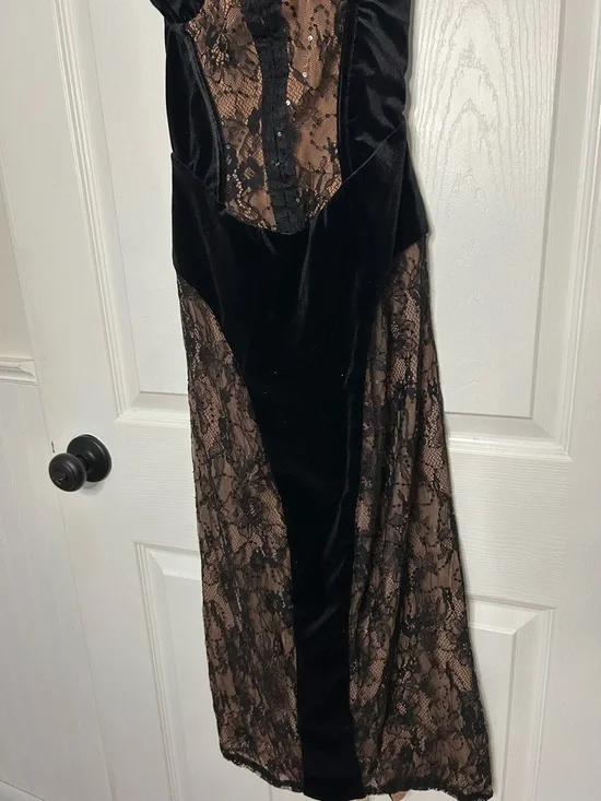 Mistress Rocks Black Velvet & Lace Corset Dress - Picture 9 of 16